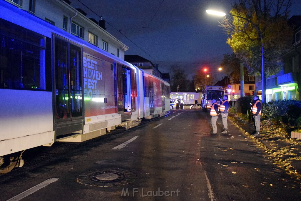 KVB Bahn Bremsen heissgelaufen Koeln Lindenthal Luxemburgerstr Neuenhoeferallee P18.JPG - Miklos Laubert